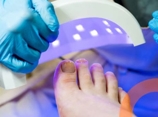 ClearNail em destaque durante aplicação UVLED